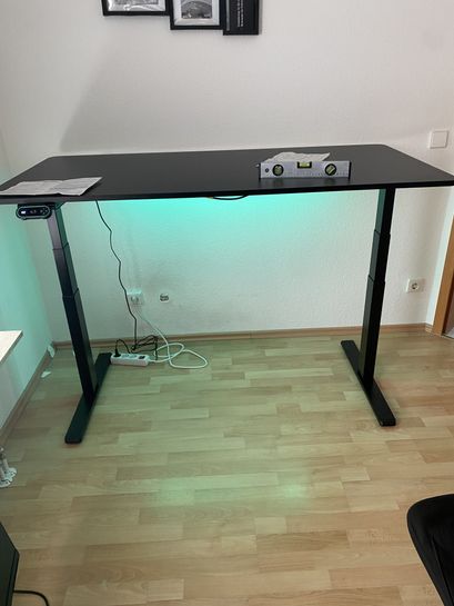 StandXT elektrisch höhenverstellbarer Schreibtisch - D06