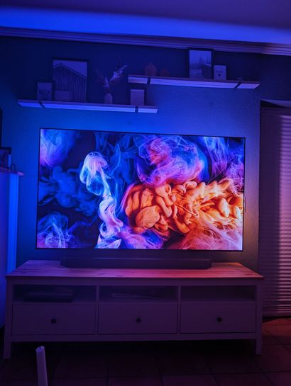 SAMSUNG GQ77S90CAT OLED TV (Flat, 77 Zoll / 195 cm, OLED 4K, SMART TV,  Tizen) + bis zu 400€ Philips Hue Sofort-Rabatt sichern | mydealz