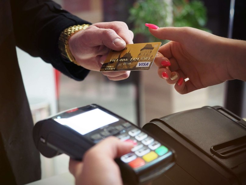 Bezahlung mit VISA Kreditkarte beim Einkauf