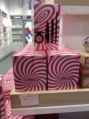 Lokal: MAC Cosmetics, Ace your face look in a box, Wertheim Village