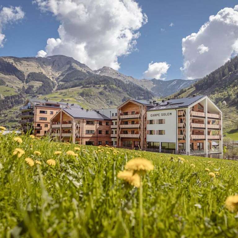 Hohe Tauern, Österreich: 3 Nächte Apartment für 2-4 Personen inkl. 1000 m² Wellness & Sommercard im Carpe Solem Resort Rauris ab 350€