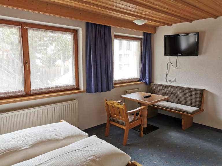 Graubünden, Schweiz: 2 Nächte inkl. Frühstück im Hotel EDI in Samnaun / 2 Kinder bis 5 Jahre gratis / Gutschein 3 Jahre gültig