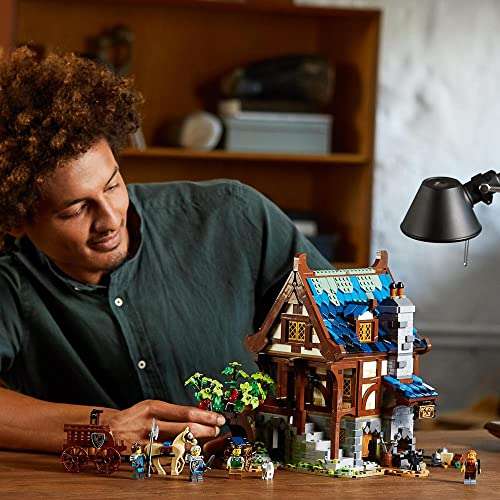 Lego Mittelalterliche Schmiede für 134,99€ bei Amazon