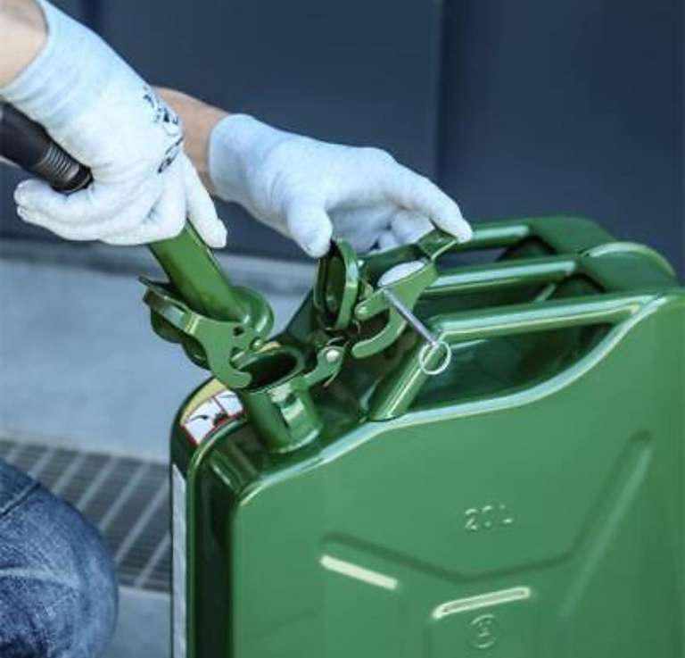 20L Kraftstoffkanister aus Metall in grün inkl. Ausgießstutzen mit UN-Zulassung
