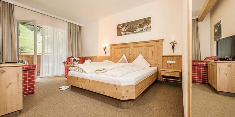 Tirol: 2 Nächte | Frühstück, Bergsteigerjause, Wellness, Silvretta Card Premium | Hotel Der Lenz, See | bis 16.10. | 252€ zu Zweit |