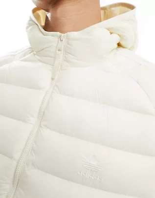 adidas Originals – Wattierte Jacke in gebrochenem Weiß mit den 3 Streifen und Kapuze