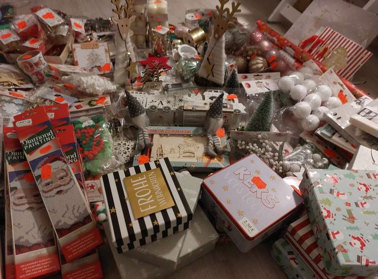 [Woolworth][Lokal, whsl bundesweit] Letzter Abverkauf Weihnachtsartikel, fast alles über 75% bis über 90% reduziert,z.B. Geschenkboxen 0,10€