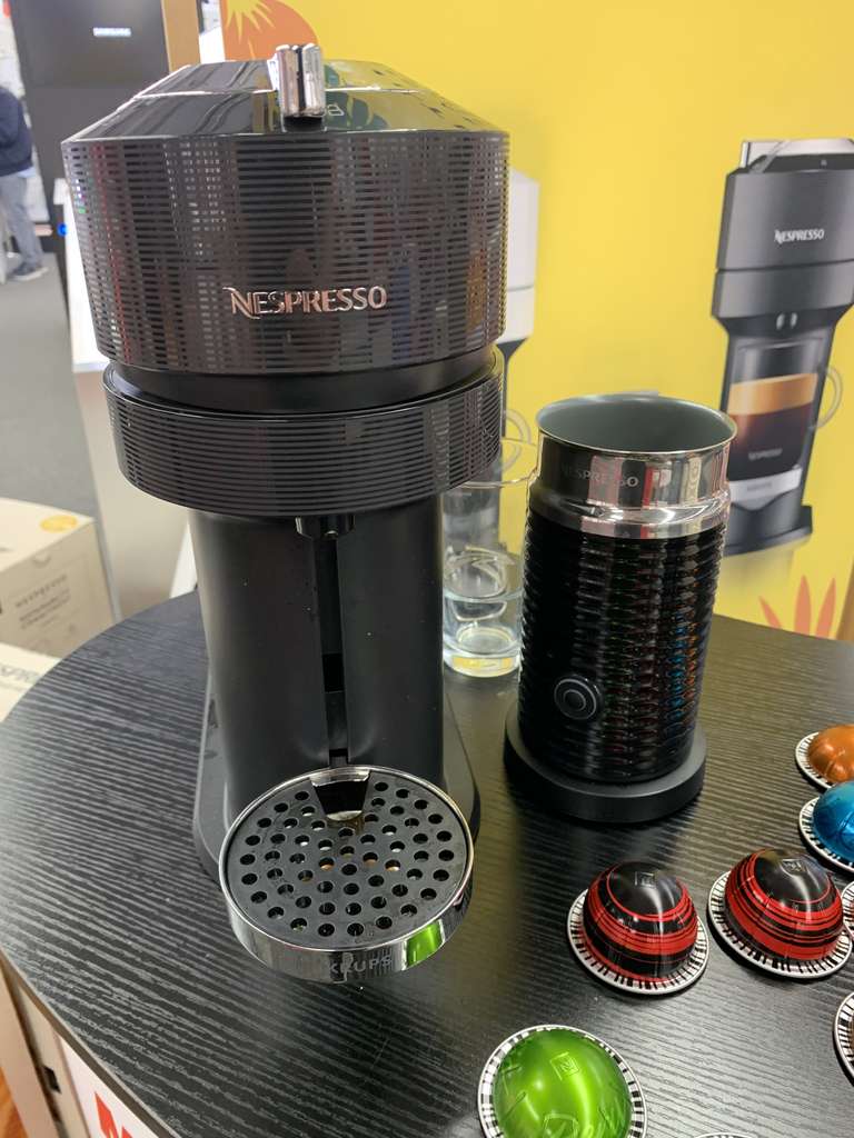 Nespresso Vertuo Next + Milchaufschäumer Aeroccino 3 + 100 Kapseln
