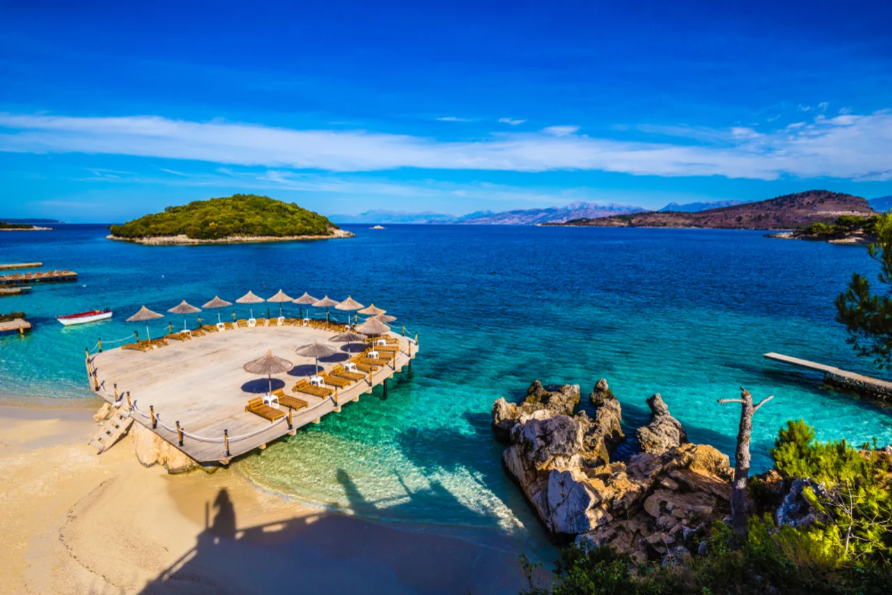 5 Nächte Albanien mit Glasboden-Pool: Ksamil im Boutique Hotel inkl. Frühstück & Flügen (2 Personen)