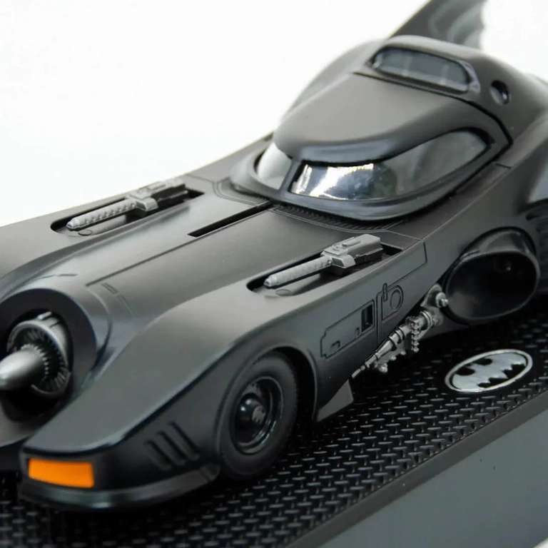 [ Zavvi ] DC Comics - Sprachgesteuertes Batmobile mit Bluetooth-Lautsprecher Funktion | Diecast | Siri & Google Now kompatibel