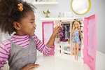Barbie GBK12 Kleiderschrank mit Barbie-Puppe und Zubehör - Prime