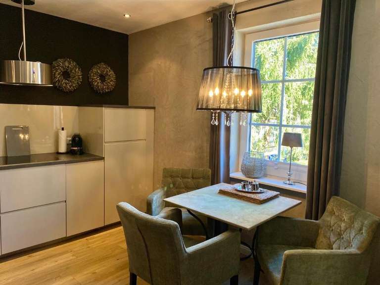 Harz: 2 Nächte für 2 Personen im country-suites Apartment mit 50m2 Wohnfläche inkl. Weinflasche bei Ankunft & Kurtaxe für 209,20€