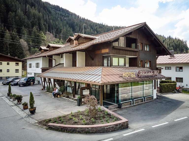 Vorarlberg, Österreich: Doppelzimmer inkl. Frühstück, Sauna, gratis Öffis im Hotel der klostertalerhof / durchgehend von Juni bis August 77€