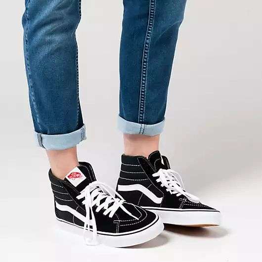 VANS - Sk8-Hi, hohe Sneaker, nur Größe 50(US16), Farbe Black/White für 21,59€ zzgl. Versand [myToys]