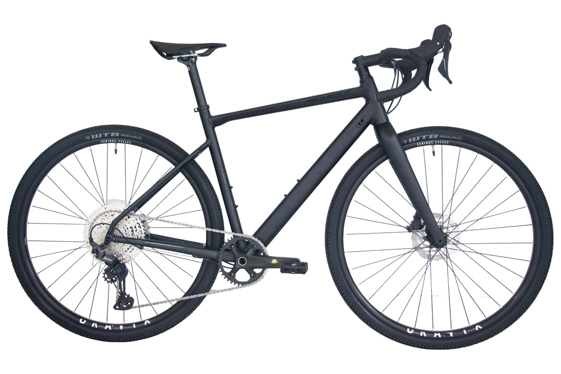 Serious Gravix Pro 1 - Gravelbike - GRX 822/610/400 - Hydraulische Bremsen - Carbon SS - 10,3 kg - Modell 2027 - 2 Farben