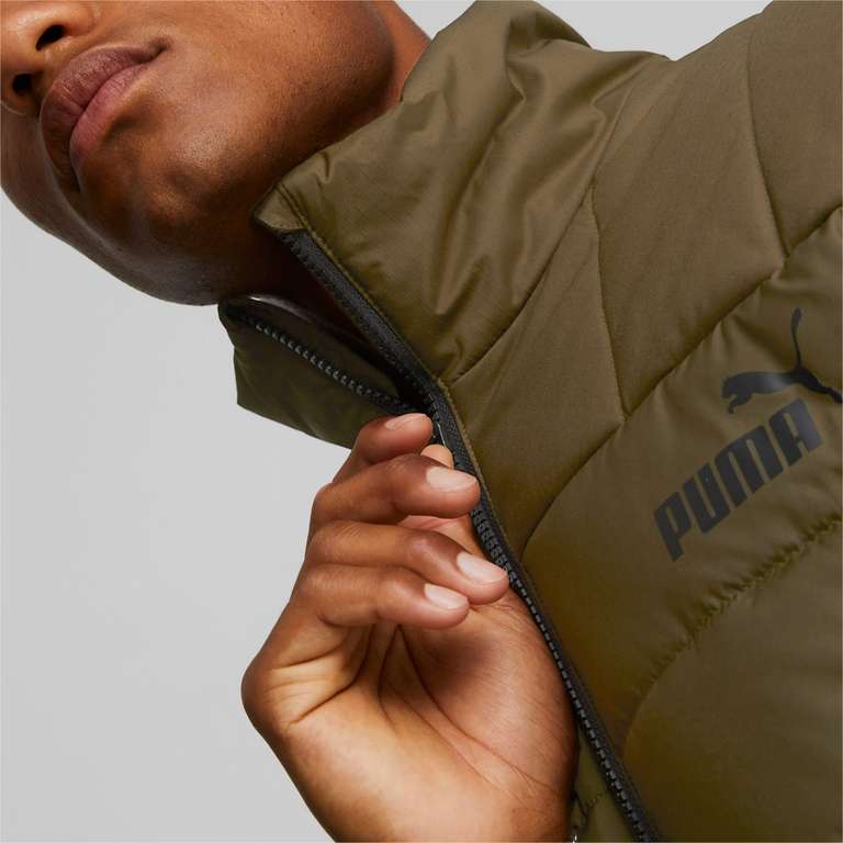 Essentials+ wattierte Jacke Herren bei Puma für 44,95€ inklusive Versand | Stehkragen | Regular Fit | Brusttasche innen | Seitliche Taschen