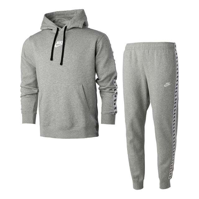 Nike Essential Fleece-Trainingsanzug für Herren in Navy (S - L + XXL) od. für 49,85€ in Schwarz (M - XL), Oliv (S - L) & Grau (M - XL)