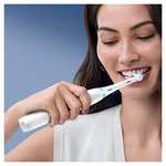 Oral-B iO Series 8, 6 Putzmodi für Zahnpflege, Magnet-Technologie, Farbdisplay & Reiseetui, Limited Edition, white alabaster