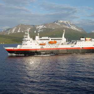 [Hurtigruten] Postschiffroute Norwegen: 11 Nächte Kreuzfahrt inkl. Flügen, Transfers, Vollpension & mehr / Innen ab 1999€ / Außen ab 2399€