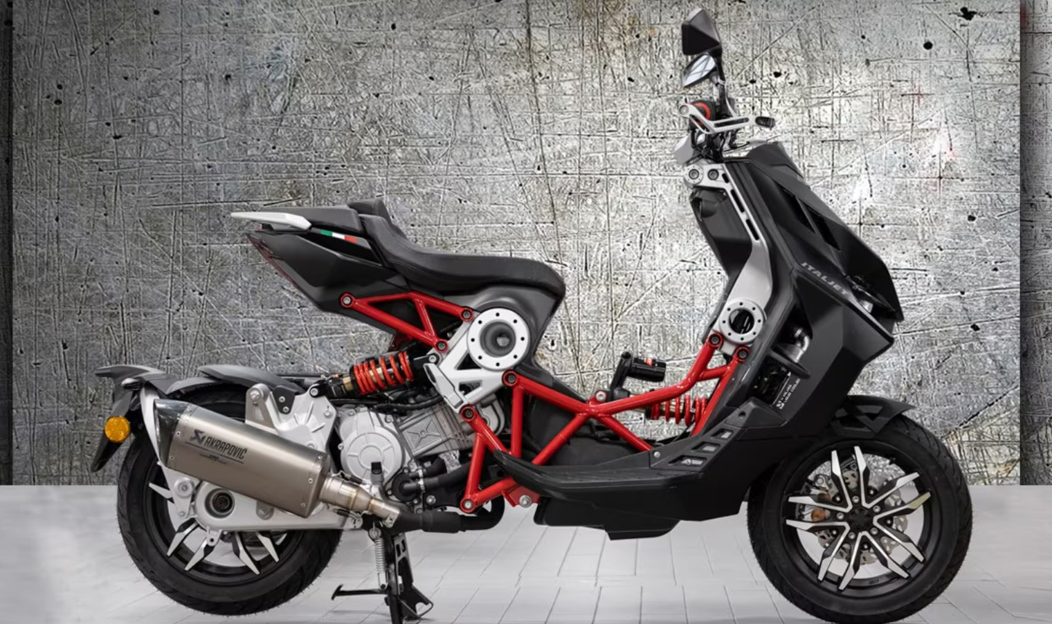 Italjet Dragster 200 Roller / inkl. Akrapovic / DOHC-Motor / 18PS / Voll-LED / Hydraulik-Stoßdämpfer / verstellbares Fahrwerk/ Neufahrzeug