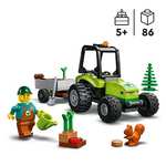 LEGO 60390 City Kleintraktor, Spielzeug-Traktor mit Anhänger, Fahrzeug zum Bauernhof-Set mit Gärtner und Eichhörnchen (Prime)