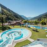 Salzburger Land: ab 2 Nächte | Frühstück, Eintritt Solarbad & Sauna, Gastein Card, Tennis | smarthotel Dorfgastein | bis 3. September