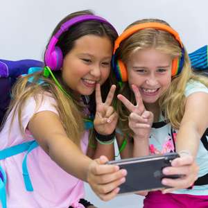 BuddyPhones Scout Play Bluetooth  Kinderkopfhörer (75-85-94dB, inkl. Reisetasche, mit BuddyCable-Audiosplitter für 4 Kinder)