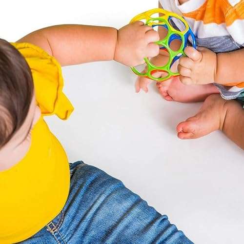 Bright Starts, Oball Classic, flexibler und leicht zu handhabender Ball, sensorisches Aktivitätsspielzeug für Kinder (Prime)
