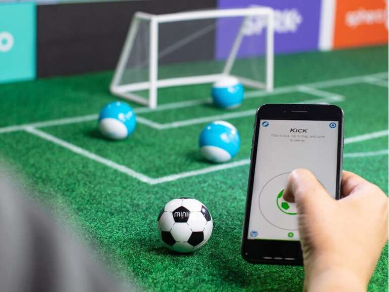 [Gravis] Sphero Mini Soccer - appgesteuerter Roboter-Ball im Fußballdesign (Bluetooth, Vielseitig einsetzbar, mit Beleuchtung)