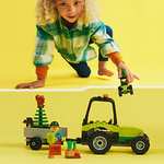 LEGO 60390 City Kleintraktor, Spielzeug-Traktor mit Anhänger, Fahrzeug zum Bauernhof-Set mit Gärtner-Minifigur & Tierfigur (Prime)