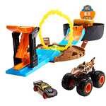 Hot Wheels Monster Trucks Stunt Tire - Playset Opens to Reveal Stunt Arena & Launcher - Includes 1 1:64 Scale Car & 1 Monster Truck