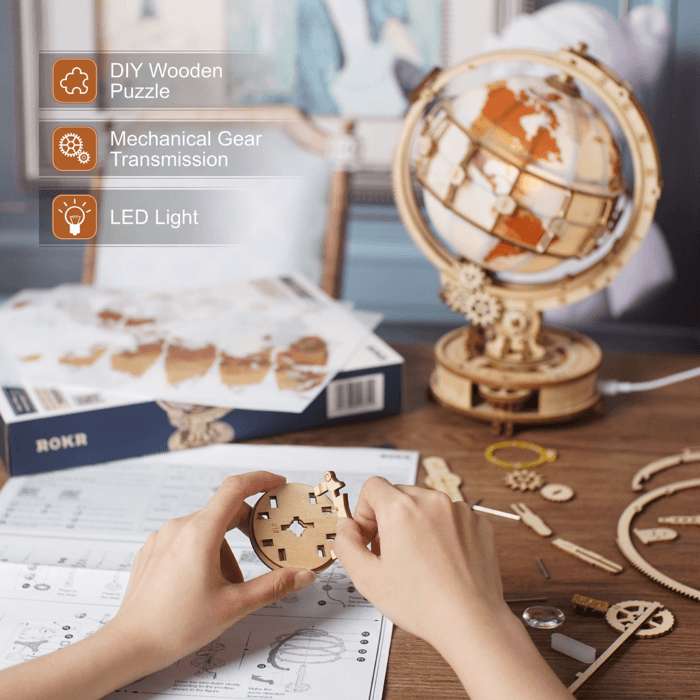 Rokr: Luminous Globus 3D Holz Puzzle mit 180 Teilen (inkl. Miniaturlupe und Licht, Modellgröße in cm: ca. 17x20x29) für 35,43€