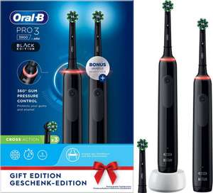 Bei Amazon gibt es Oral B Elektrische Zahnbürste Pro 3 3900 als Doppelpack & 3 Stück Aufsteckbürsten als Geschenk-Edition