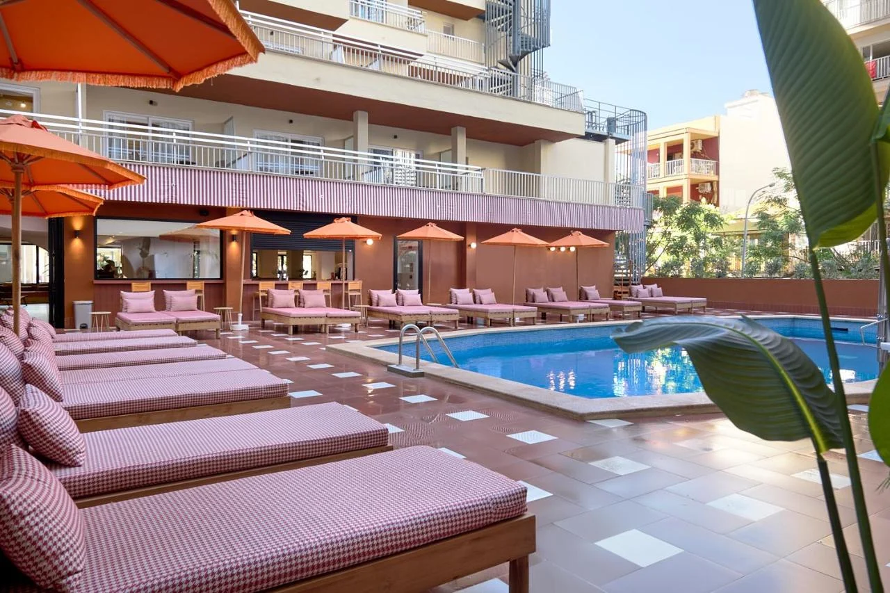 Mallorca Urlaub: 5 Nächte inkl. Flüge & renoviertes Hotel mit Brunch am Ballermann (2 Personen)