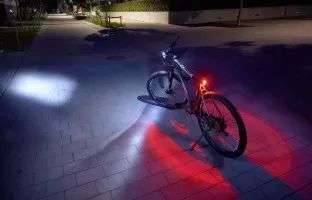 Fischer-Fahrradleuchten Sammeldeal(9), z.B. FISCHER Twin Beleuchtungs-Set 60 Lux Akku USB mit 360° Rücklicht | Nur noch heute [eBay]
