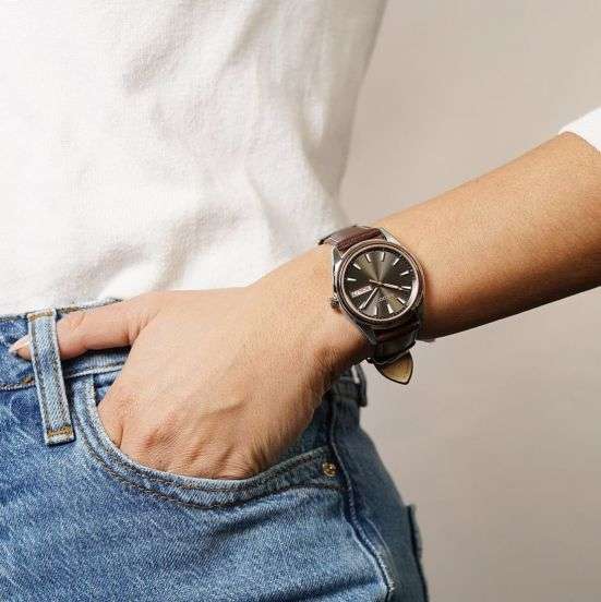 [Watchia] Seiko SUR452P1 Classic Damenuhr mit Saphirglas, 36mm, Leder Armband