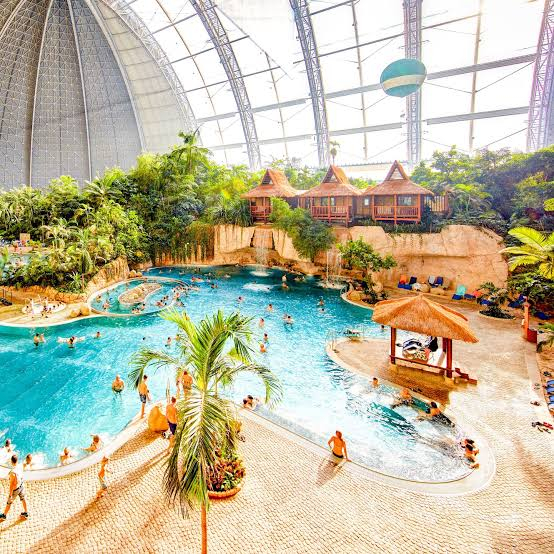 Tropical Islands: Übernachtung mit Frühstück & täglicher Eintritt inkl. Sauna ab 102,28€ für 2 Personen