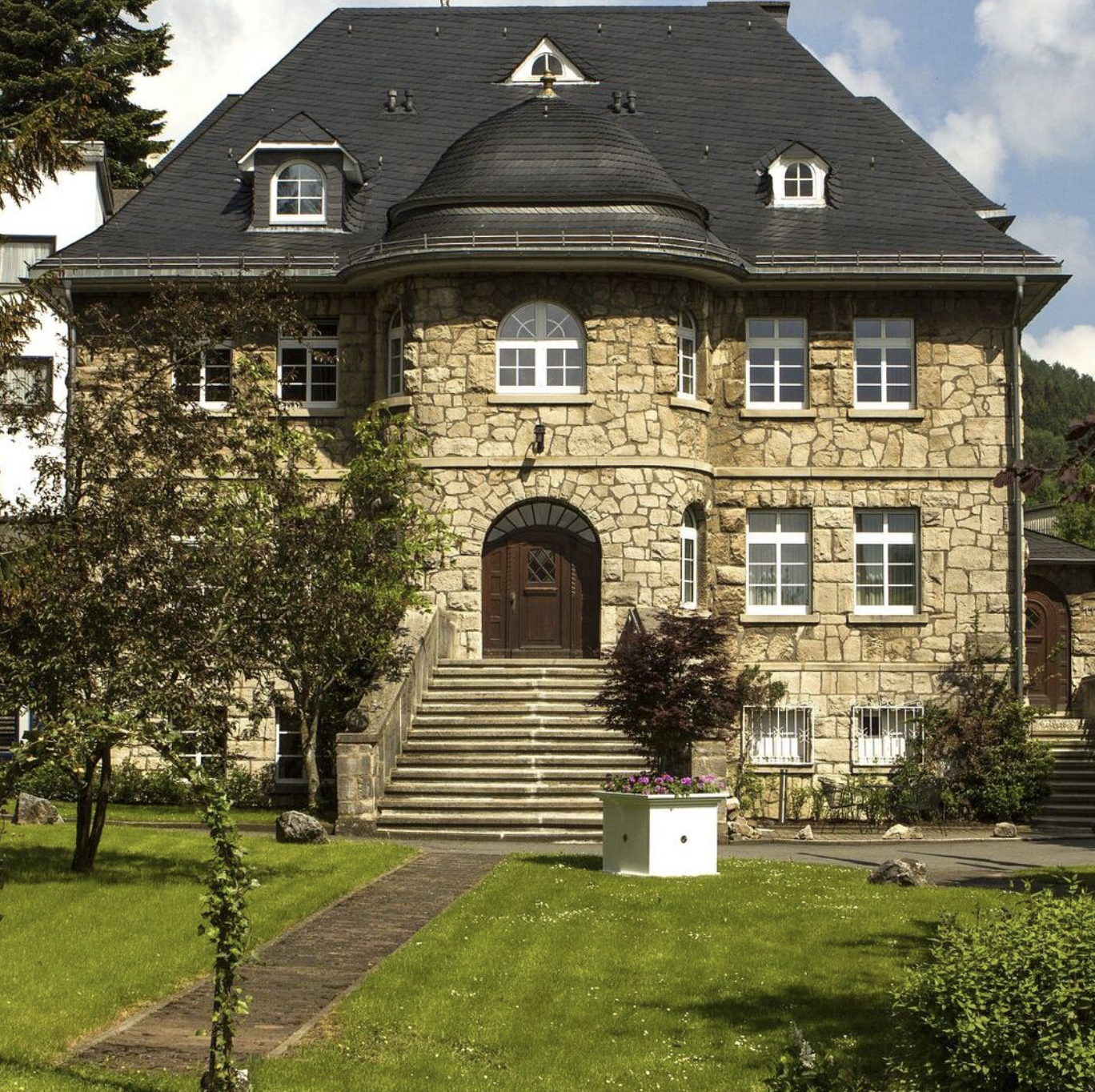Hochsauerland: Ab 2 ÜN | Vis á Vis Parkhotel | inkl. Frühstück & 1x Dinner | Zugang zum Wellnessbereich | Ab 290€ für 2 Personen