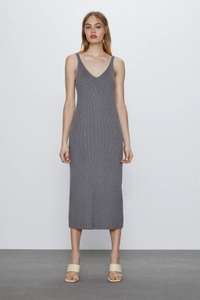 Zara Sommer Sale online und ab sofort auch in den Stores, z.B. Kleid mit V-Ausschnitt