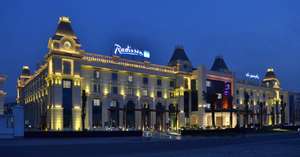 Herbstferien 14 Tage / UAE Radisson Blu Hotel, Ajman / 2 Erw. 2 Kind Full Board