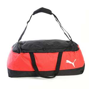 Puma Pro Training II Sporttasche (Maße: 78 x 34 x 32 cm, 85 l) in schwarz/rot für 14,99€ oder zwei Taschen für 20€