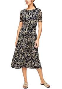 s.Oliver Black Label Damen gemustertes Kleid aus Mesh & dunkelblaues Jerseykleid mit Raffung für je 35,99€ [Otto mit Lieferflat / Amazon]