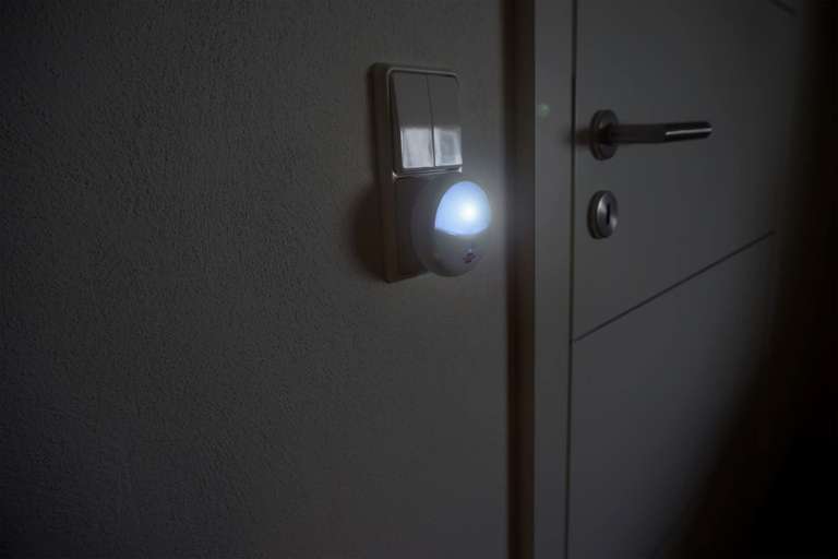 Brennenstuhl LED-Orientierungslicht rund/Nachtlicht (Prime) Dämmungssensor für Steckdose, die | mydealz 3,46€ mit