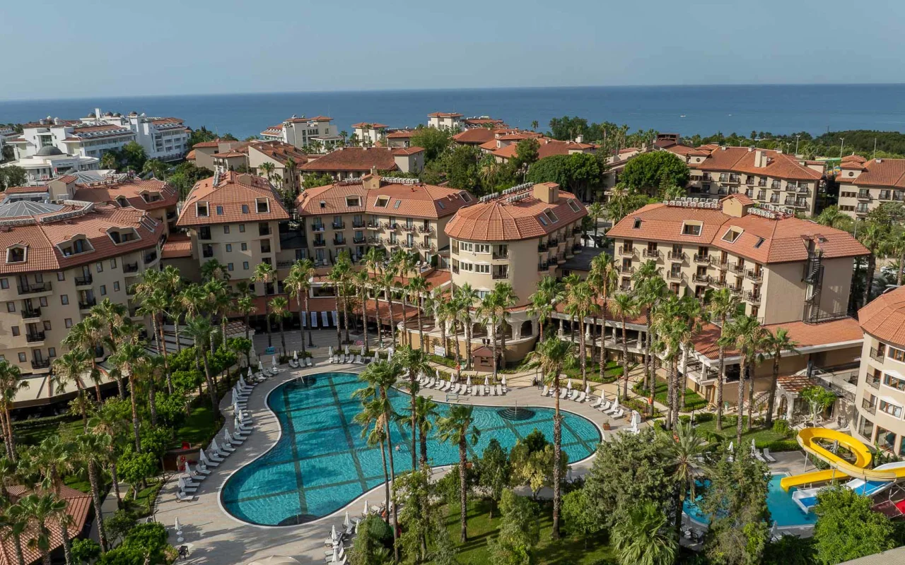 7 Nächte im 5* Resort mit Aquapark & All Inclusive Plus, Direktflug & Transfer - Side (Türkei) - (2 Erwachsene + 1 Kind)