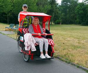 Lokal Köln-Zollstock: Kostenlose Rikscha-Fahrt für Senioren