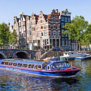 Amsterdam: Grachtenfahrt Tag 75 Min. 7,31€ | Grachtenfahrt Abend 90 Min. 10,12€ | Kinder 5-12 4,50€ bzw. 7,88€ | Kinder bis 4 gratis | 2022