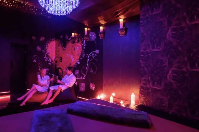 Erotikurlaub für Paare in Luxus-Suite mit Themenbereichen [ z.B. Mittelalter | Afrika Lounge | Hawaii Beach | Tropfsteinhöhle | LoveLounge ]