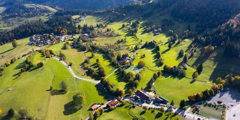 Allgäu: 3 Nächte im 4* Golf & Alpin Wellness Resort Hotel Ludwig Royal inkl. Vollpension, 60€ Spa-Guthaben & weitere Extras (bis September)