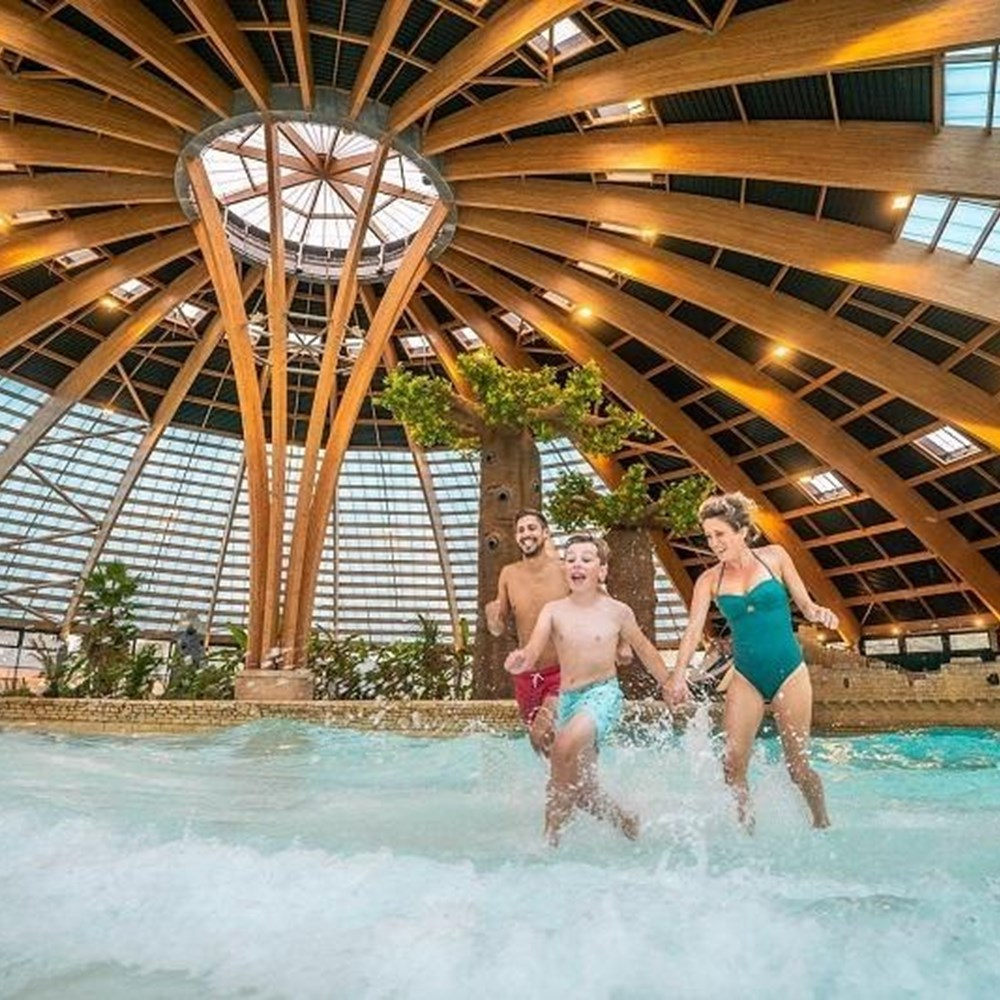 Bretagne: Nacht im Fass inkl. Frühstück & Zugang Tropical Dome Wasserpark für 2 Personen 87€