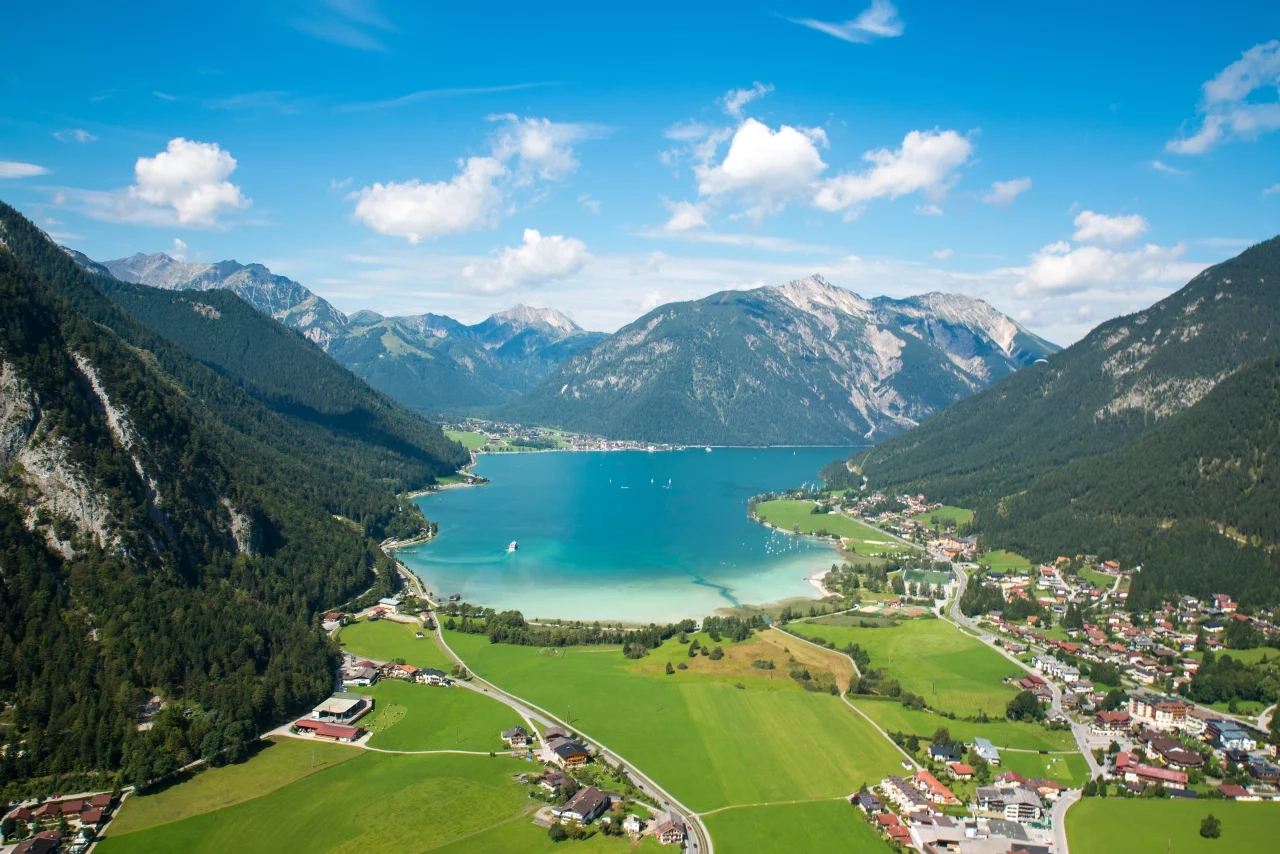Österreich (Tirol): 2 Nächte im Arthur's Hotel am Achensee ab 139€ p.P. | Inkl. Frühstück, Wellness & Achenseecard